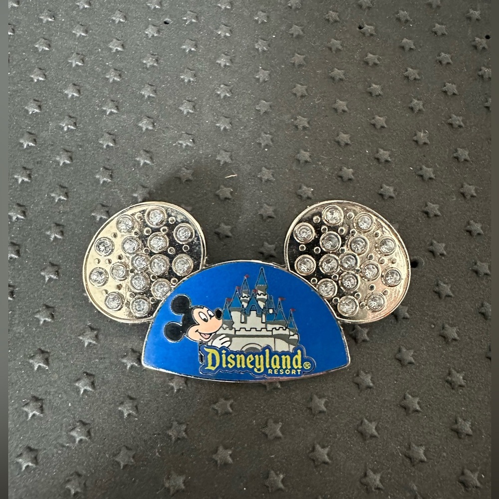 Disneyland Resort Trading Pin